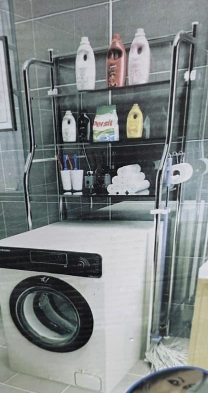 מדף אחסון מעל מכונת כביסה – ארגונית מדפים לחדר כביסה
