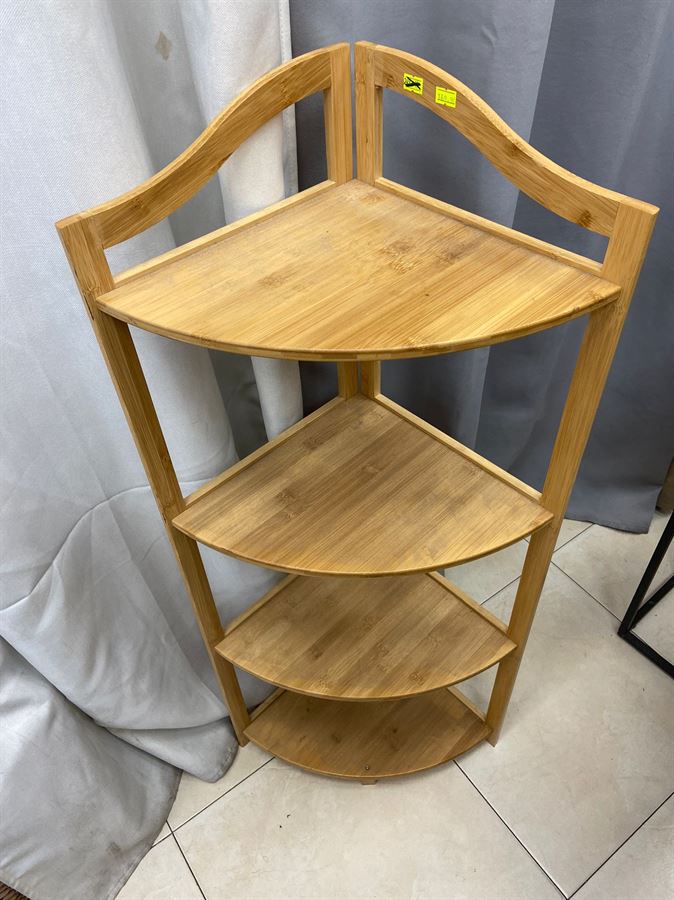 כוננית מדפים במבוק פינתיים ארבע קומות