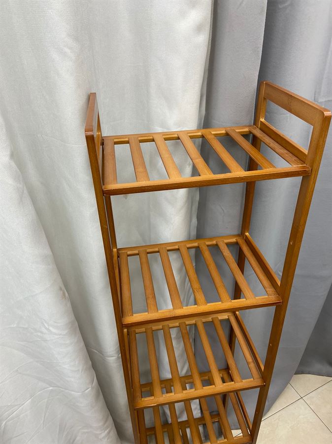 כוננית מדפים במבוק חמש קומות