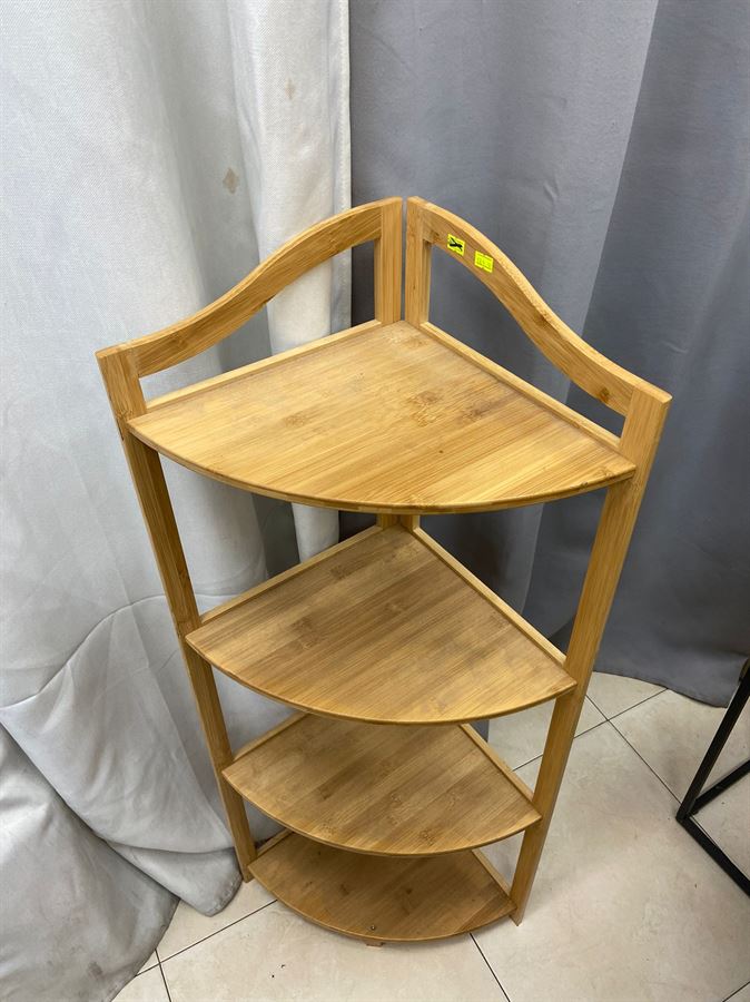 כוננית מדפים במבוק פינתיים ארבע קומות