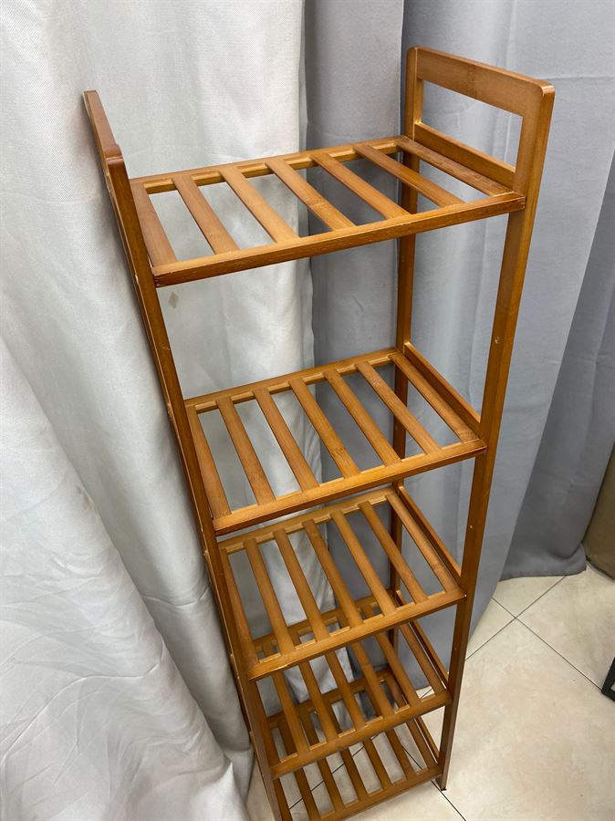 כוננית מדפים במבוק חמש קומות