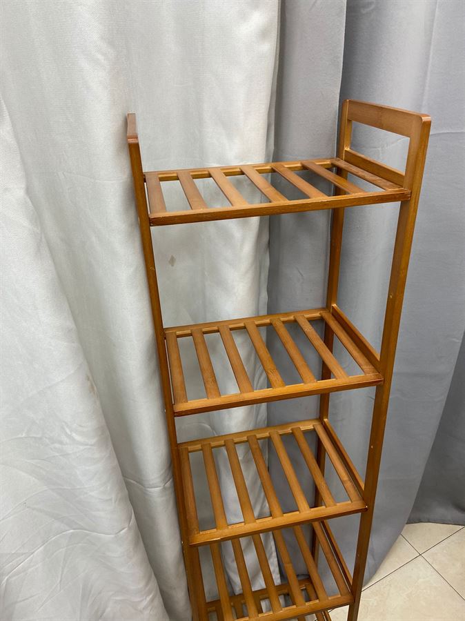 כוננית מדפים במבוק חמש קומות